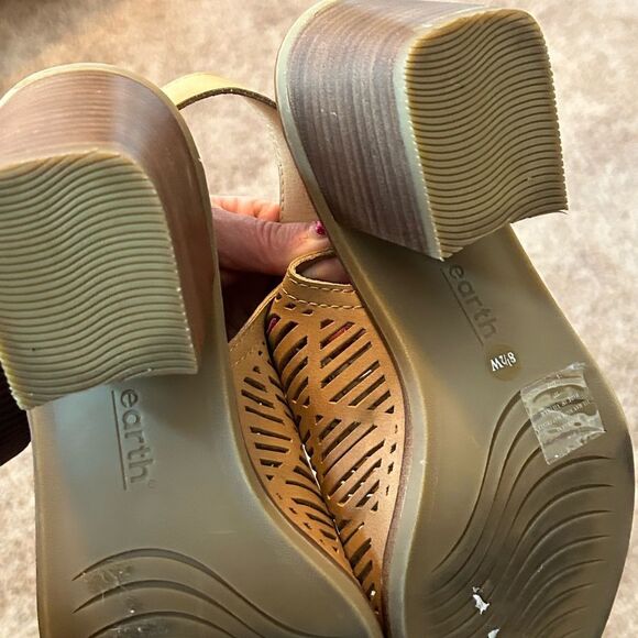 GUC Earth Sandals(size 8.5 W) - Picture 6 of 8